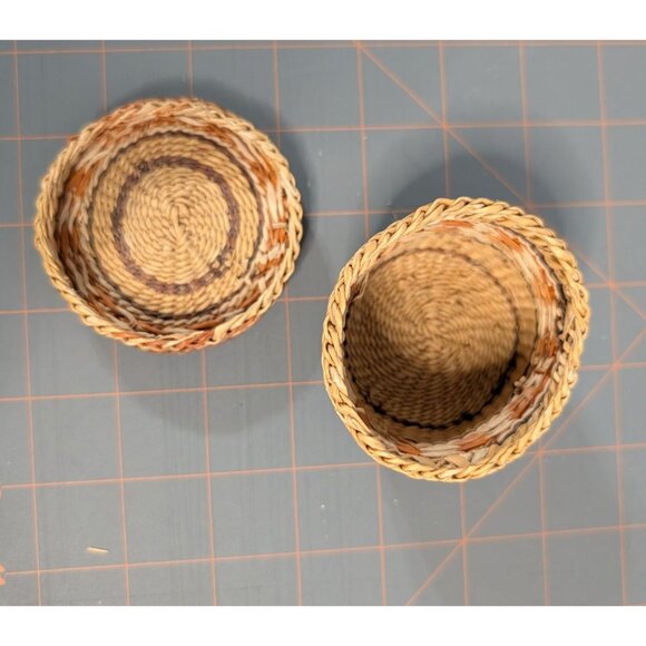 Small Woven Round Basket Lid Rustic Home Decor storage - Picture 3 of 11